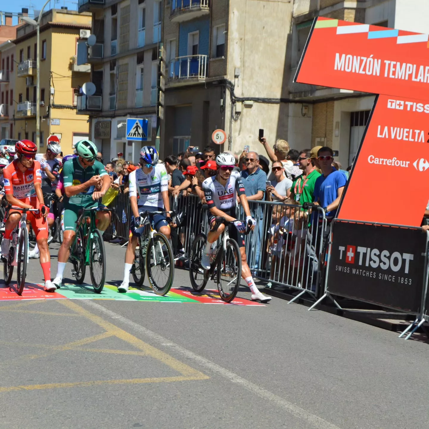 Salida de la Vuelta a España desde el Monzón Templario