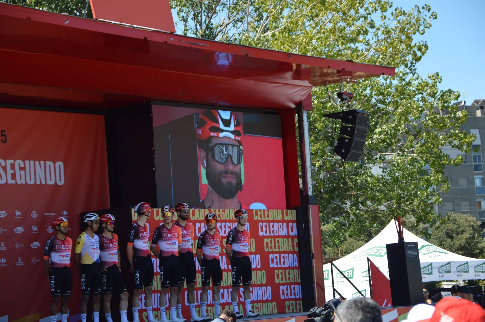 Salida de la Vuelta a España desde el Monzón Templario