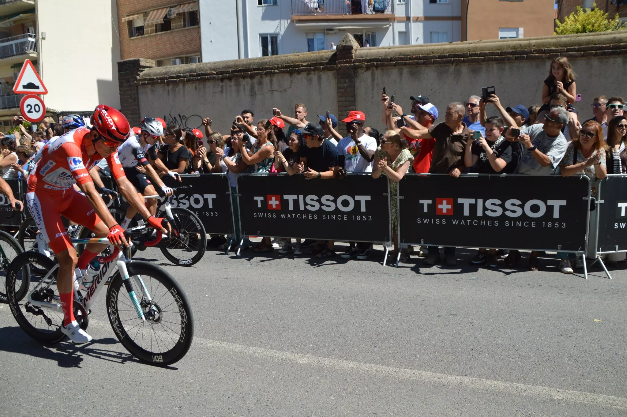 Salida de la Vuelta a España desde el Monzón Templario