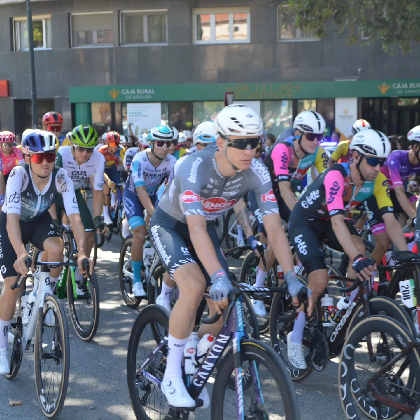 Salida de la Vuelta a España desde el Monzón Templario