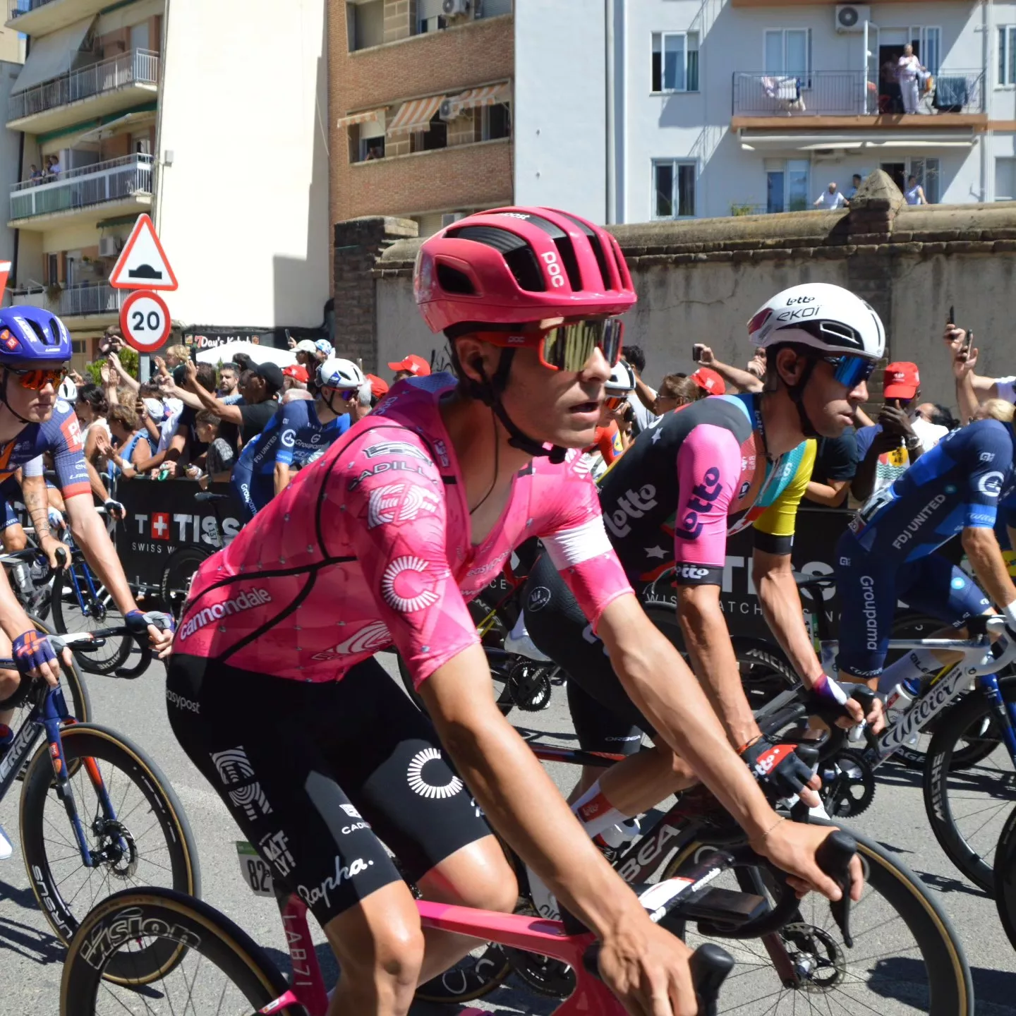 Salida de la Vuelta a España desde el Monzón Templario