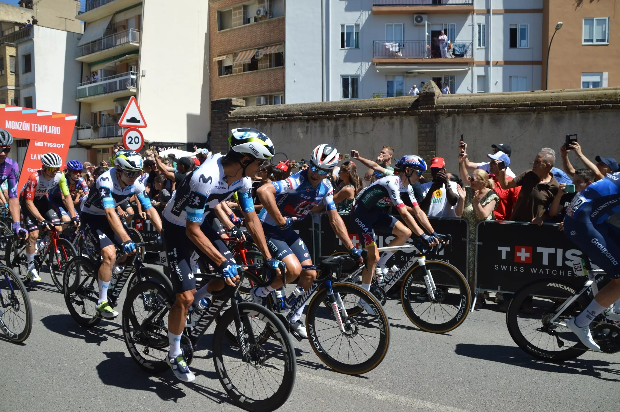 Salida de la Vuelta a España desde el Monzón Templario