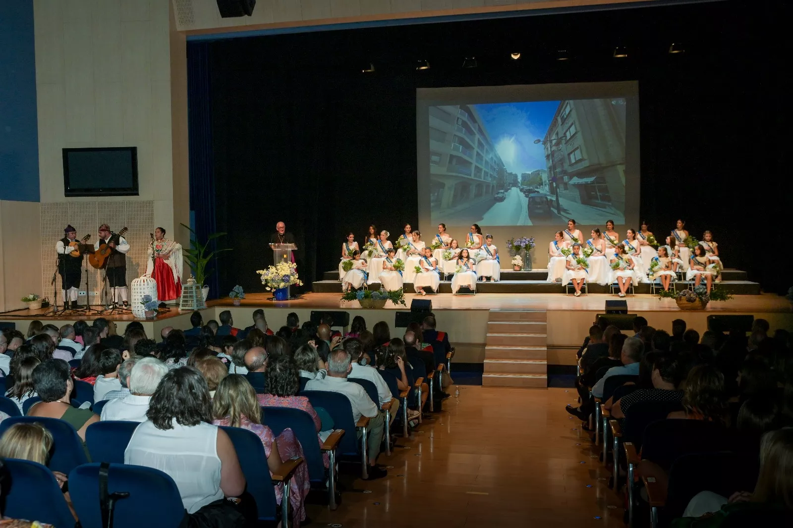 Presentación de Damas y el pregón de monseñor Ángel Pérez en Barbastro. Fotos Eva Zamora y David Gatta