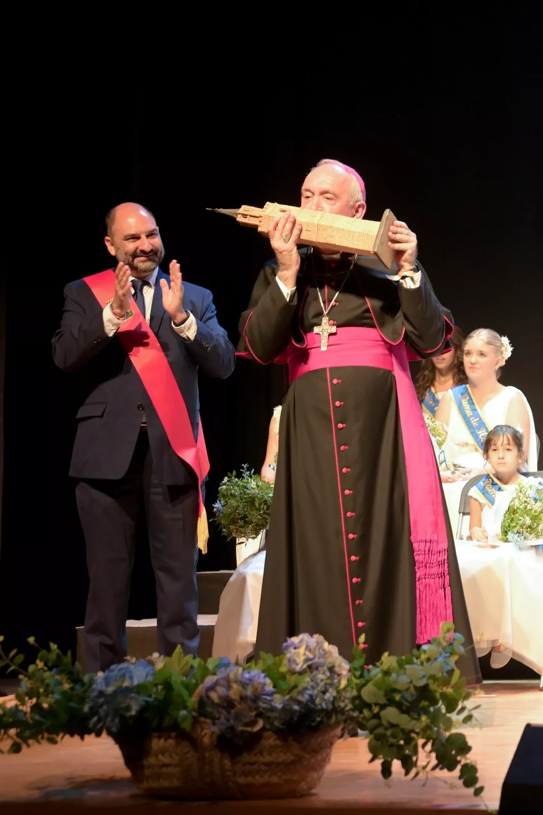 Presentación de Damas y el pregón de monseñor Ángel Pérez en Barbastro. Fotos Eva Zamora y David Gatta