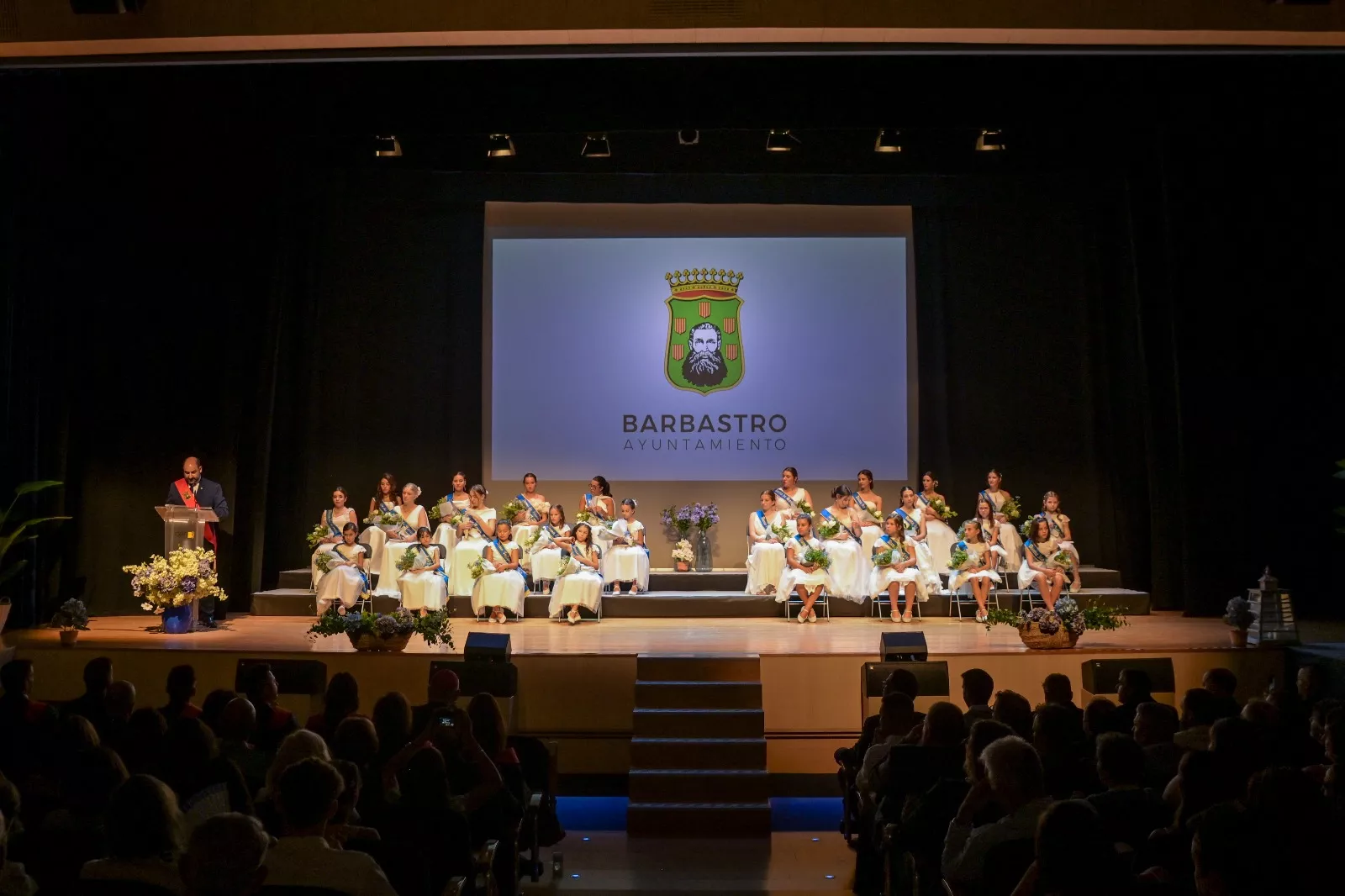 Presentación de Damas y el pregón de monseñor Ángel Pérez en Barbastro. Fotos Eva Zamora y David Gatta