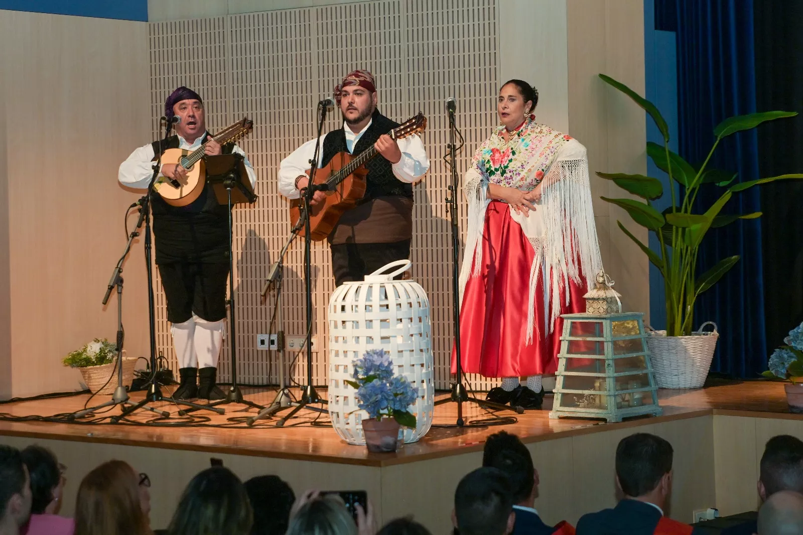 Presentación de Damas y el pregón de monseñor Ángel Pérez en Barbastro. Fotos Eva Zamora y David Gatta