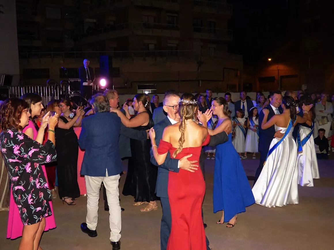 Verbena de las Damas en Barbastro. Foto Manuel Salanova