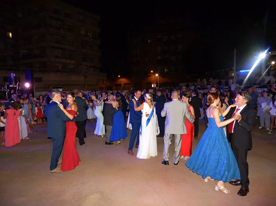 Verbena de las Damas en Barbastro. Foto Manuel Salanova