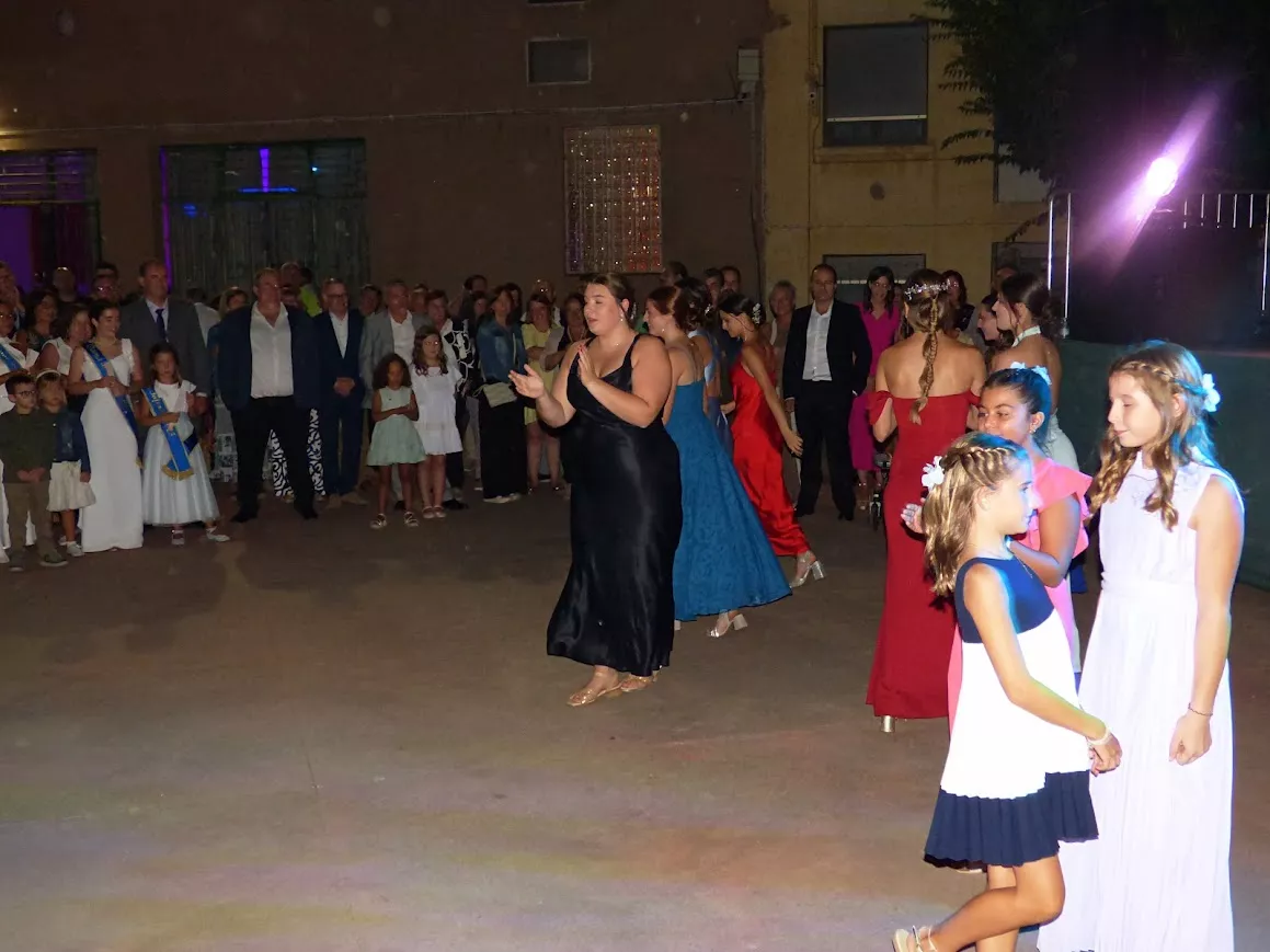 Verbena de las Damas en Barbastro. Foto Manuel Salanova