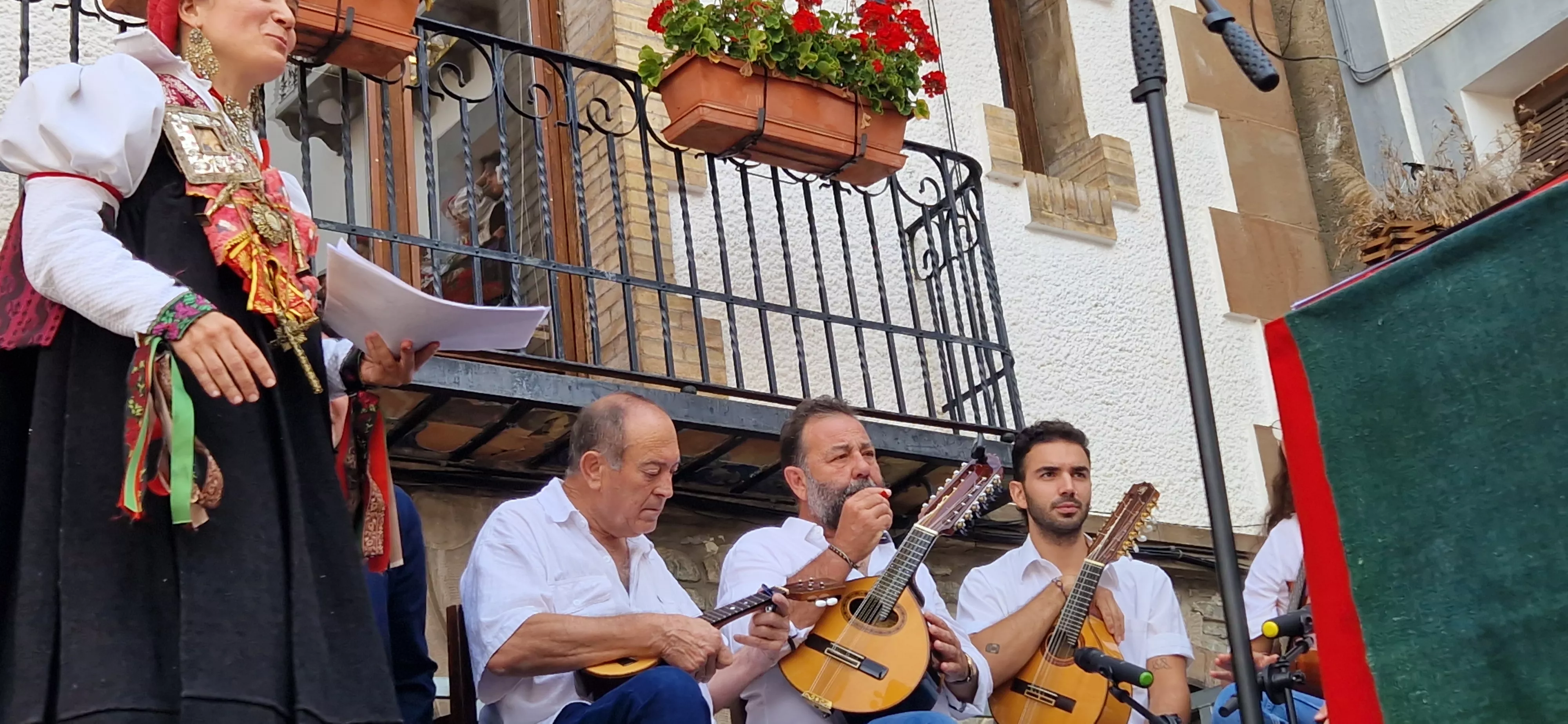 Día del traje típico ansotano. Foto Myriam Martínez 