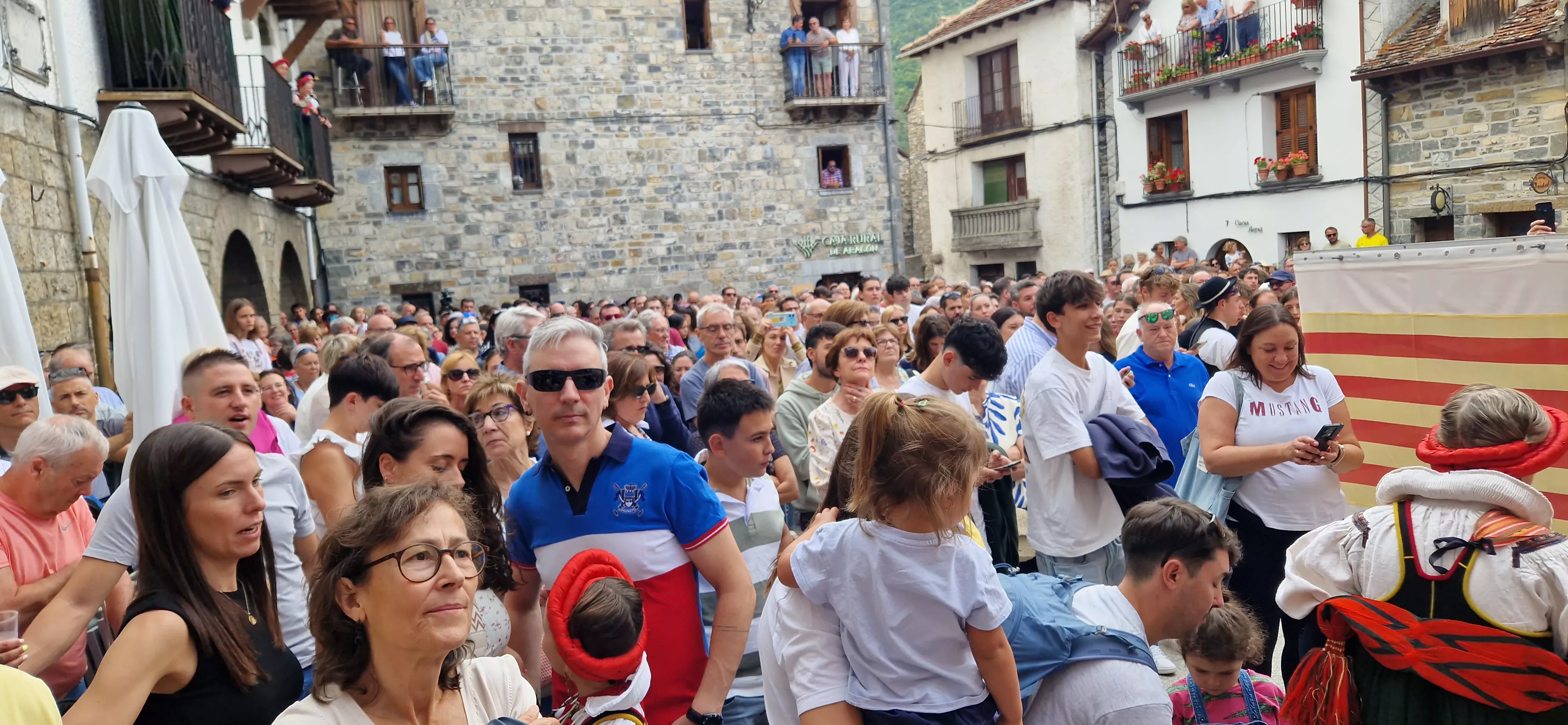 Día del traje típico ansotano. Foto Myriam Martínez 