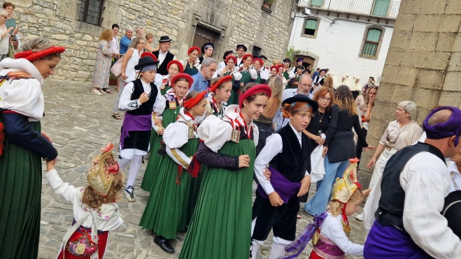 Día del traje típico ansotano. Foto Myriam Martínez Día del traje típico ansotano. Foto Myriam Martínez
