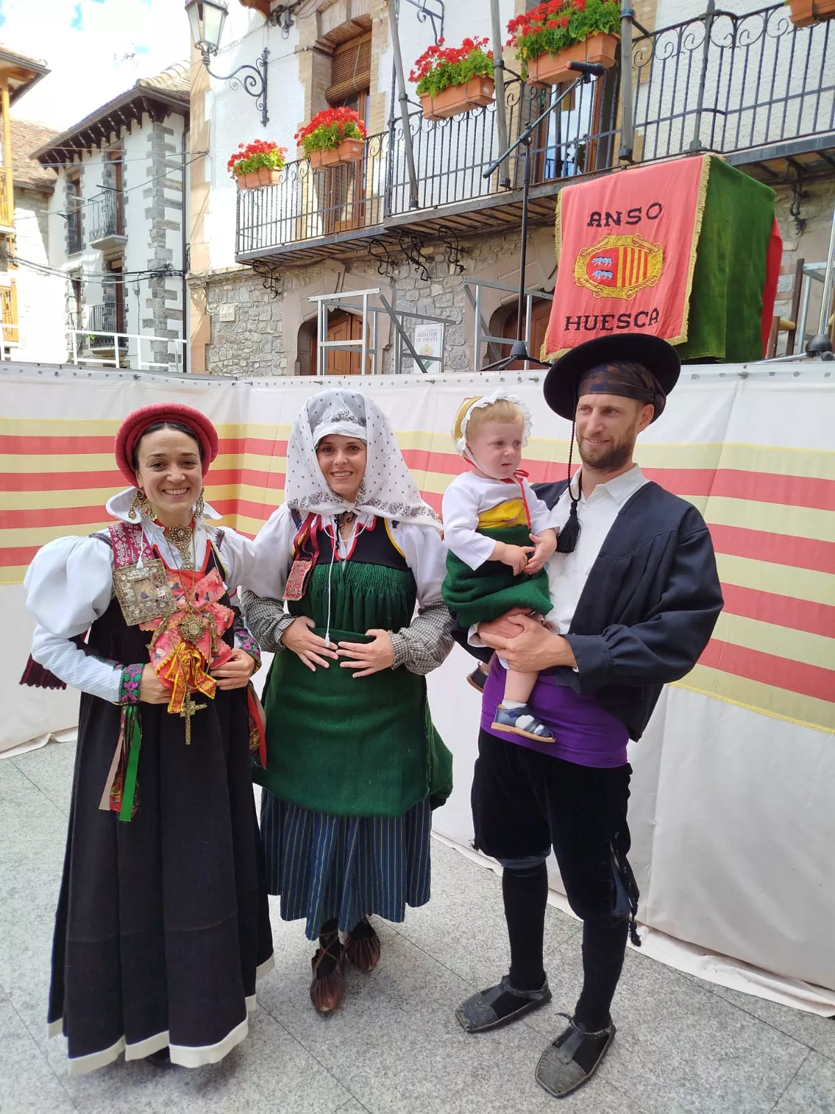 Día del traje típico ansotano. 