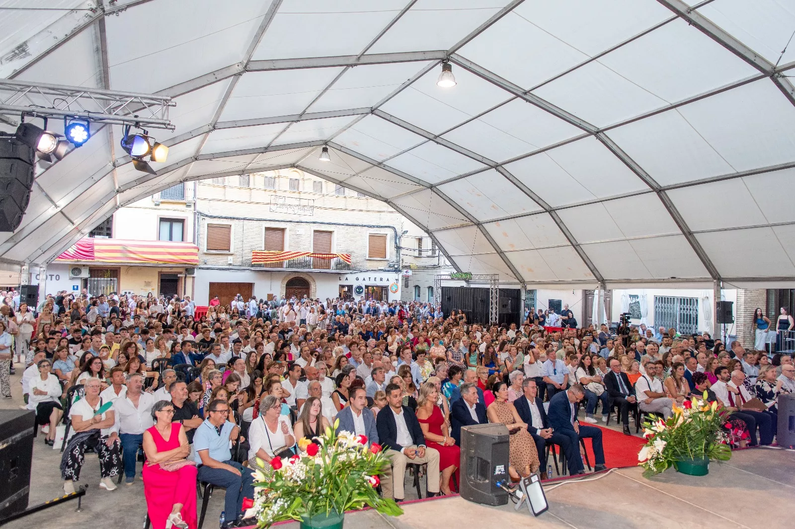 Presentación de mairalesa, quintas y quintos 2025 de Almudévar. Foto Marcos Serrate (Guara Fotografía)