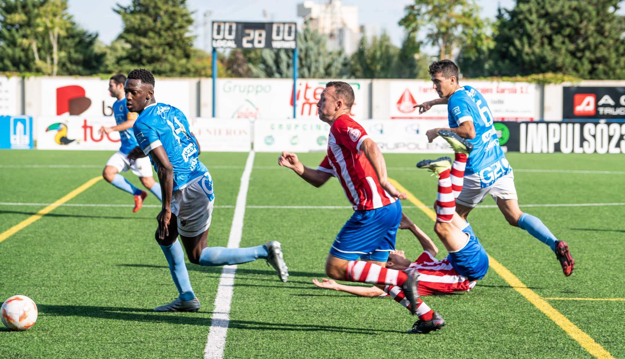 Barbastro-Binéfar, todo un clásico en la jornada de Tercera División.