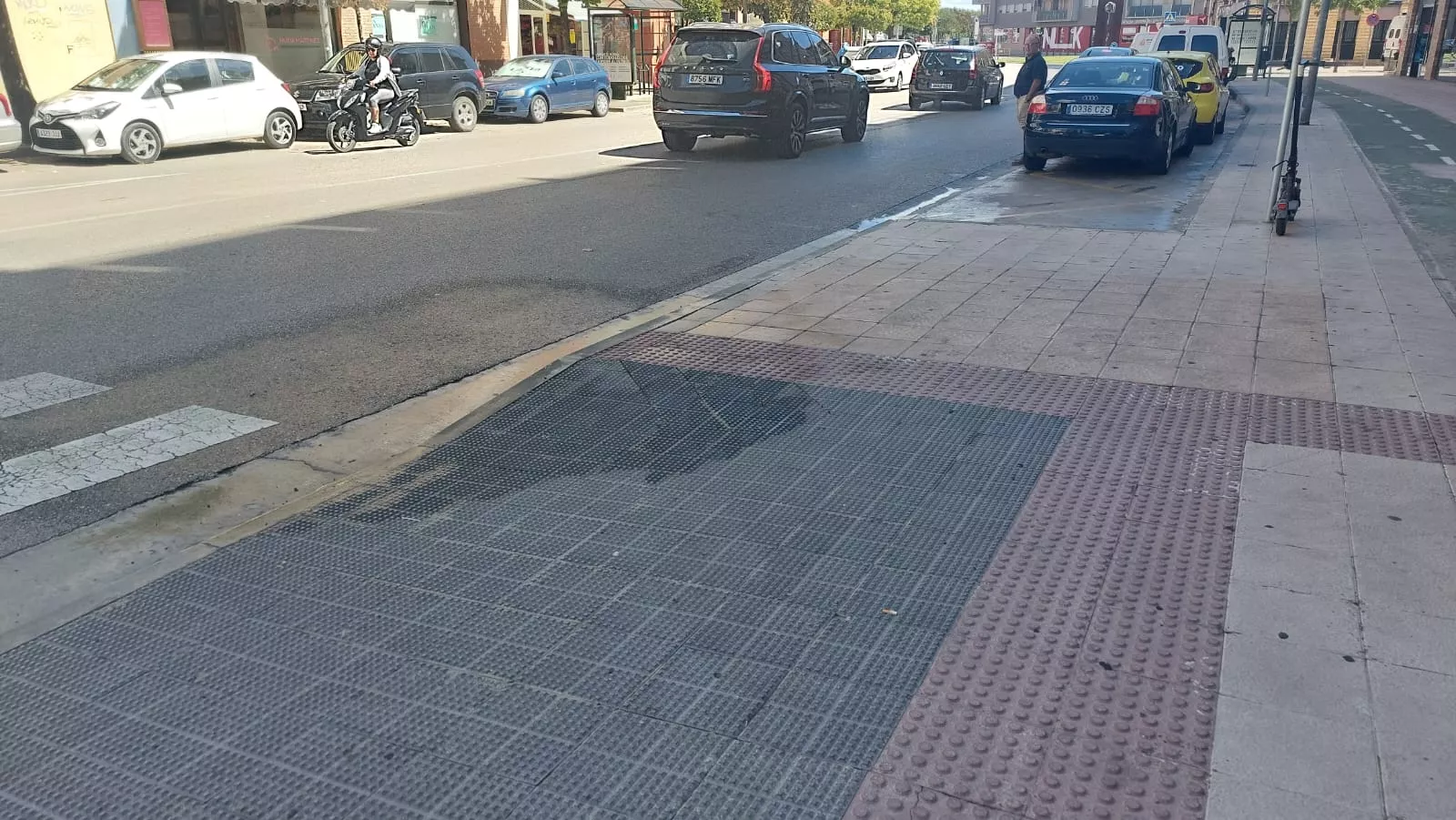 El lugar en el que se ha producido el atropello en la calle Teruel de Huesca