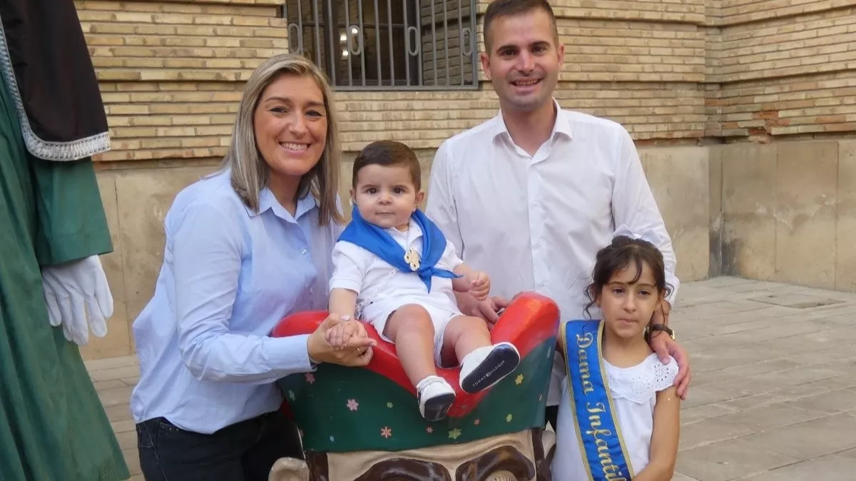 Acto de entrega de la pañoleta "Mis primeras fiestas" de Barbastro.