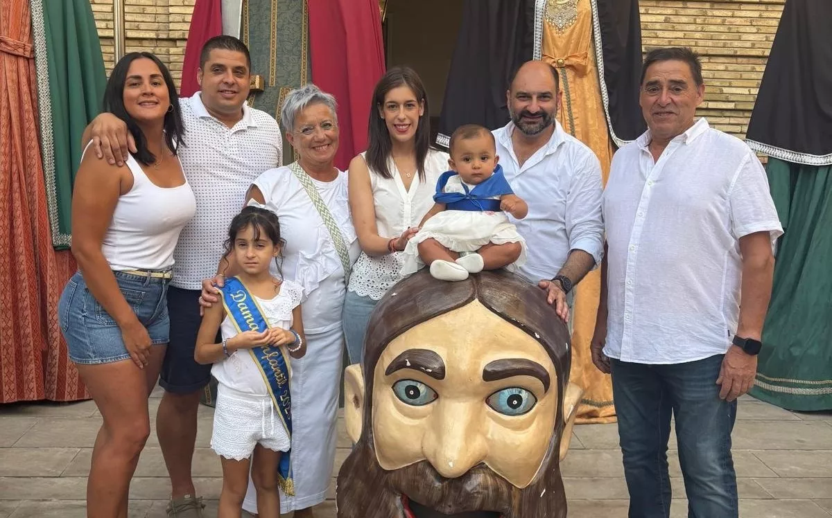 Acto de entrega de la pañoleta "Mis primeras fiestas" de Barbastro.