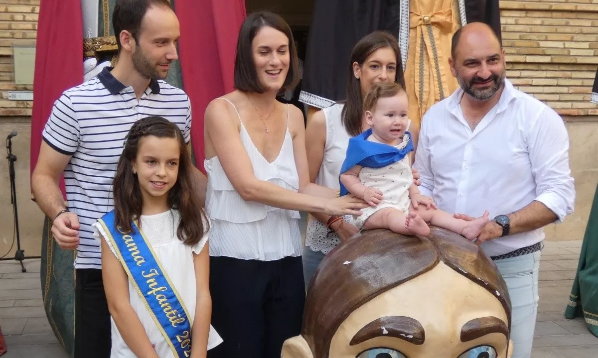 Acto de entrega de la pañoleta "Mis primeras fiestas" de Barbastro.