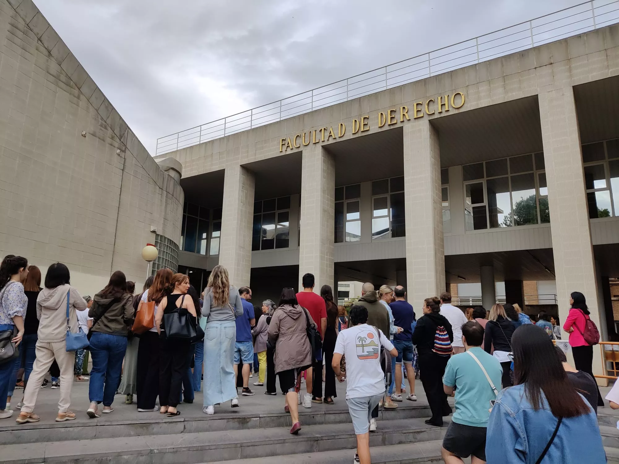 Aragón transforma las oposiciones con reducción de exámenes orales y temarios actualizados.