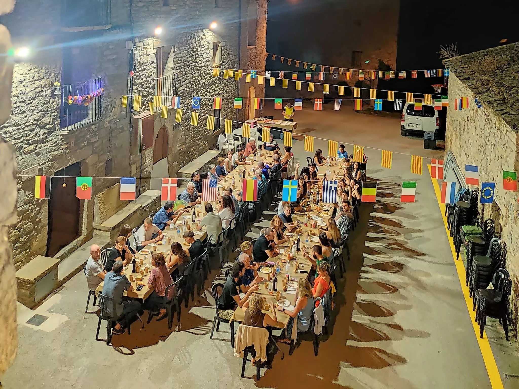 Cena popular en Castejón de Sobrarbe. Foto José Antonio Talón