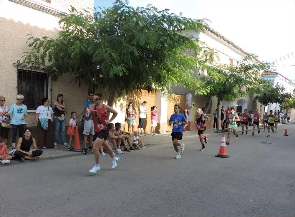 Sariñena. Carrera absoluta. David Ezquerra tirando del pelotón