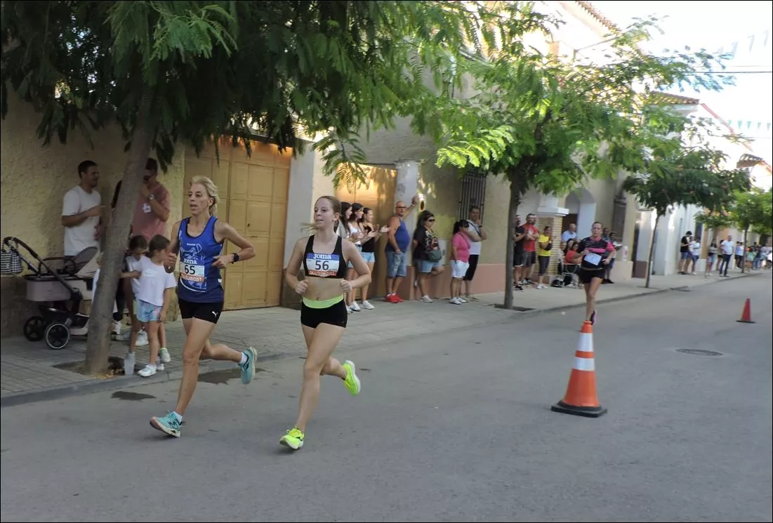 Sariñena. Carrera absoluta. Final de Laura Rosell, vencedora de 5 ediciones, junto con Judhit y detrás Olalla