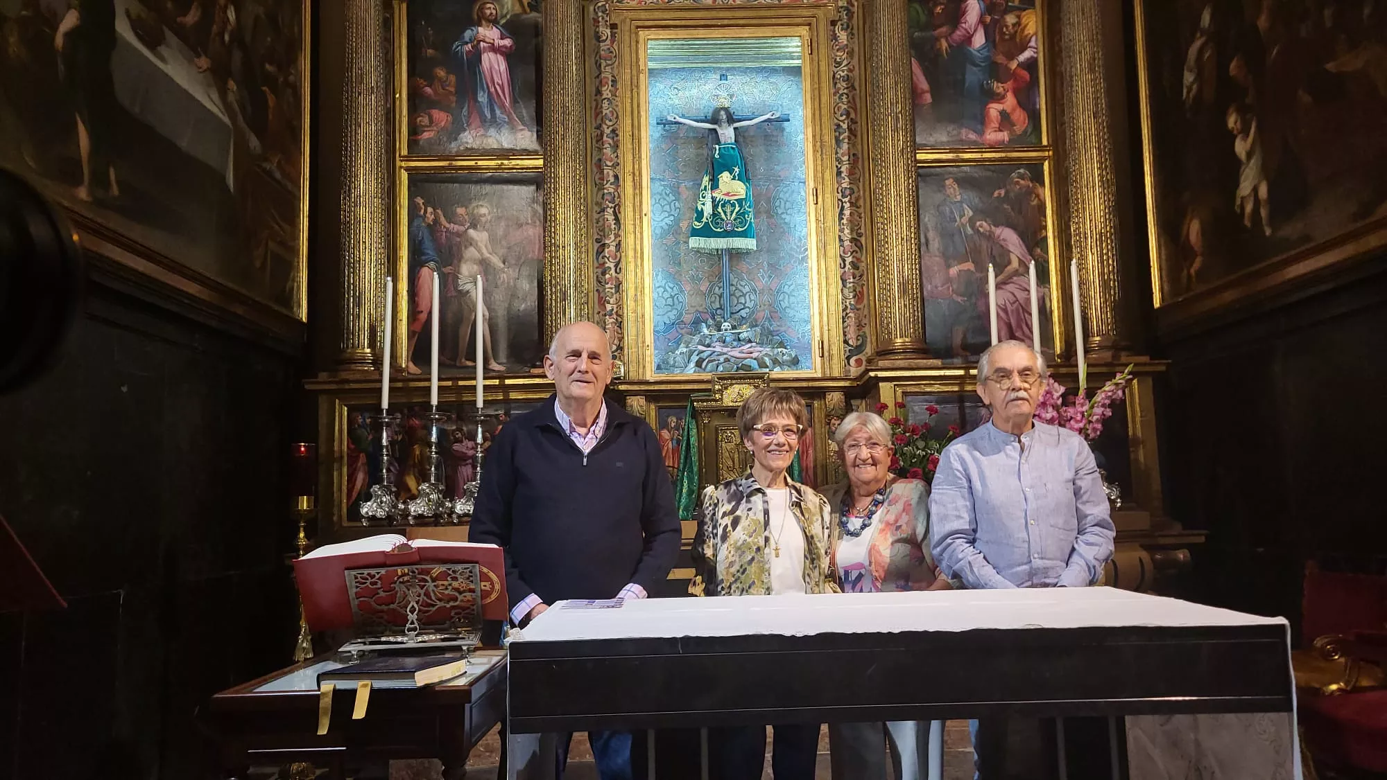 José Antonio Lorés, Guadalupe Martínez, Ana Sanvicente y Félix Paraíso, de la junta del Santo Cristo de los Milagros