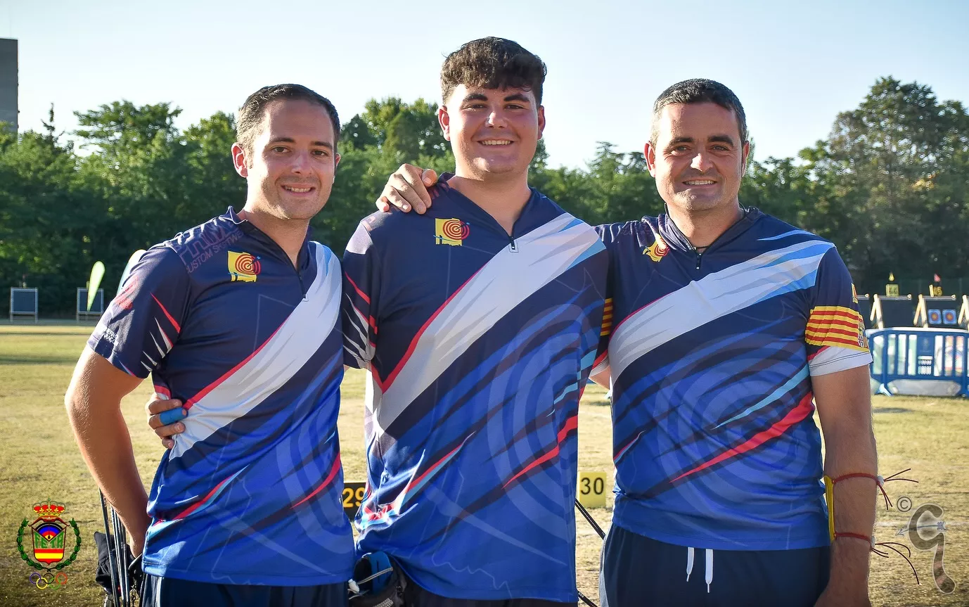 Rufas, en el centro, tras el campeonato.