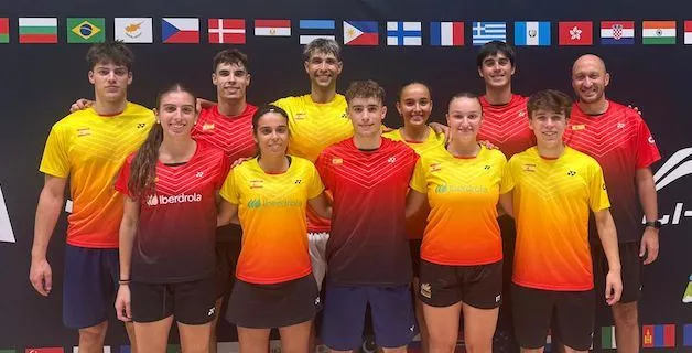 Selección Sub-23 en Eslovenia. En primera fila, en el centro, Alejandro Gállego.