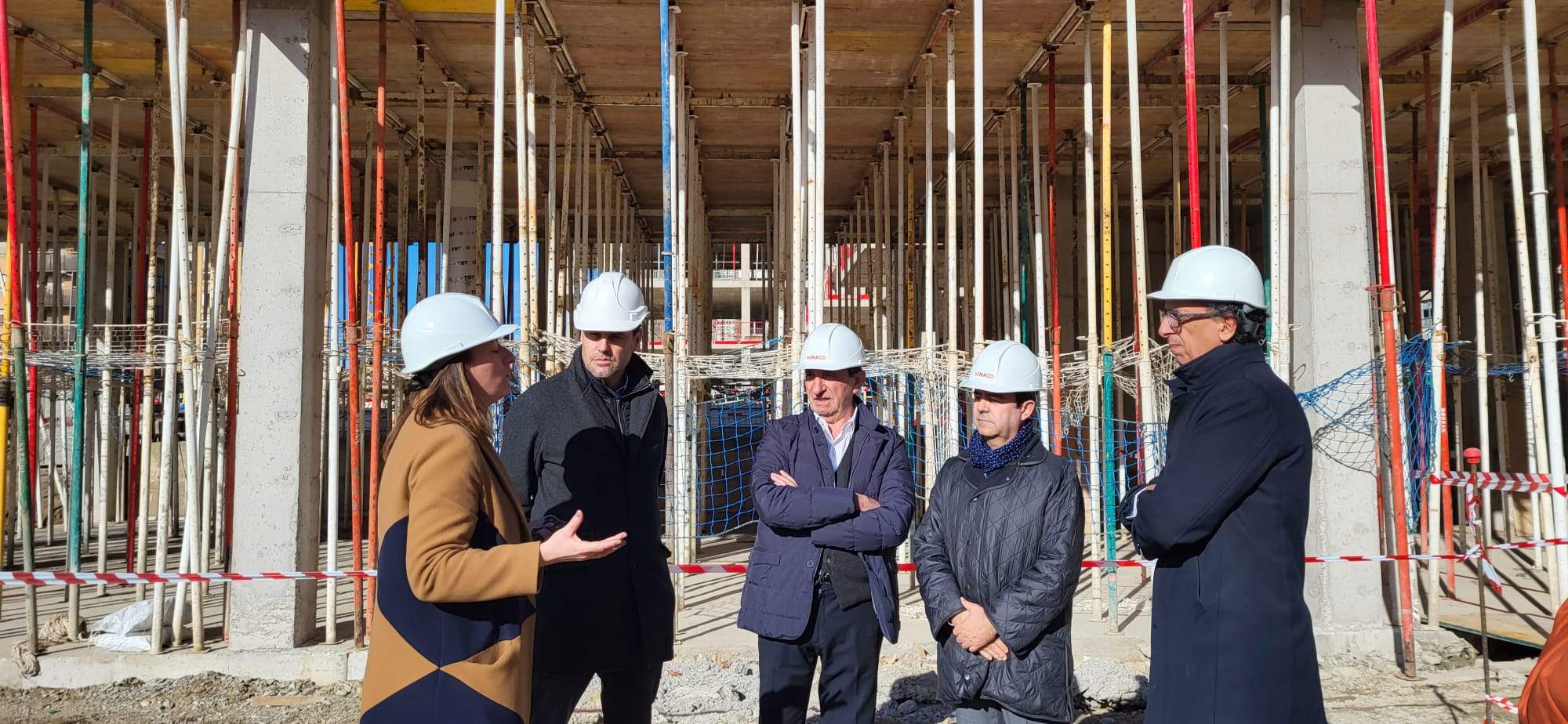 Visita a las obras de la residencia y el centro municipal de Luis Felipe, José María Cosculluela y María Rodrigo, entre otros.