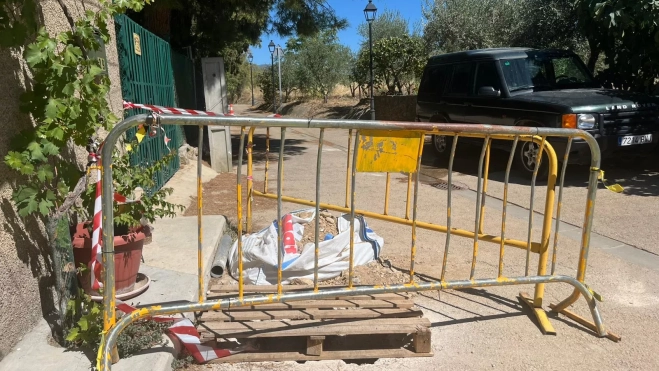 Agujero que abrió Redexis para intentar descubrir el origen de la fuga