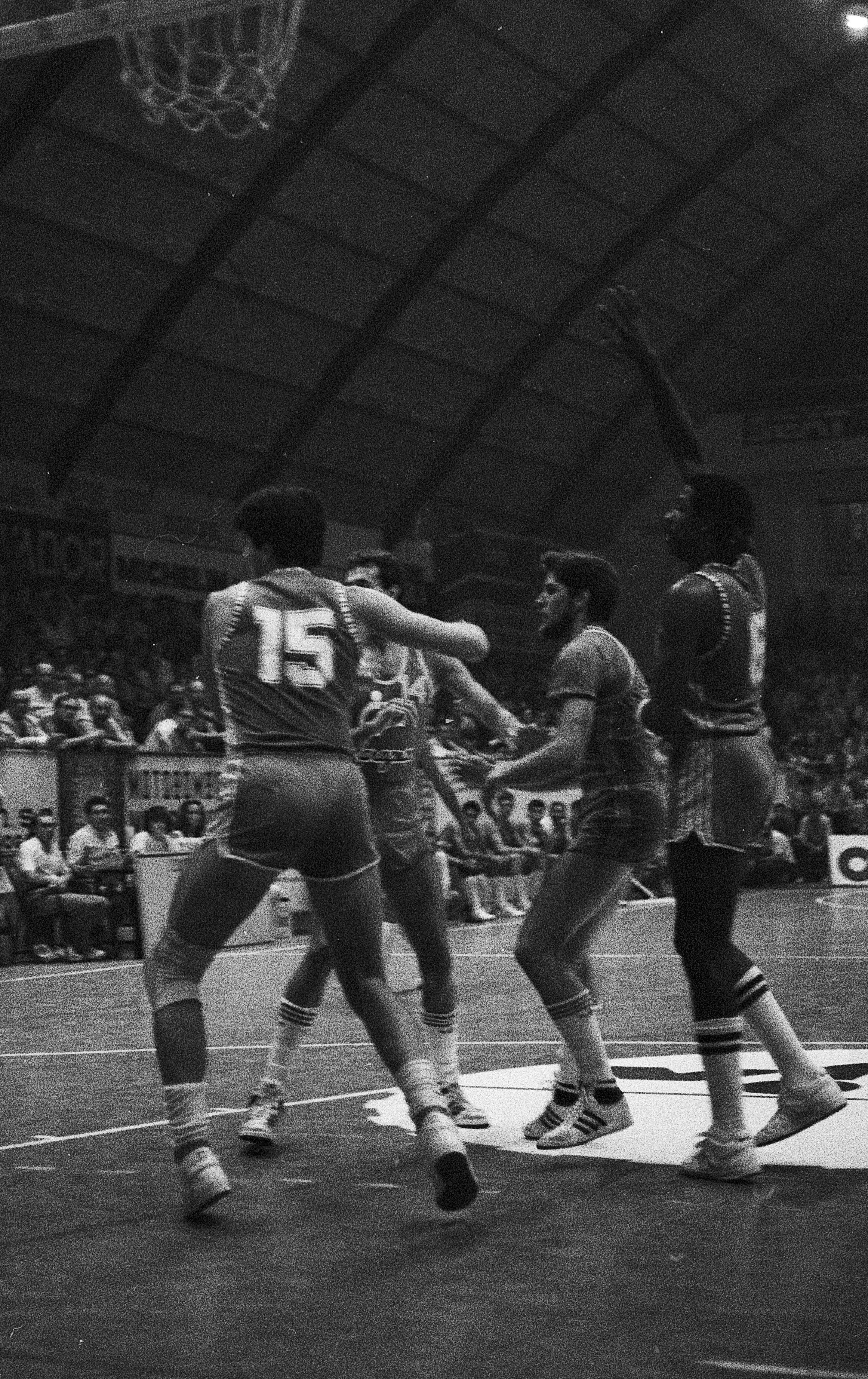 Primer partido del Peñas con el nombre de Huesca la Magia hace 40 años. Foto Víctor Ibáñez