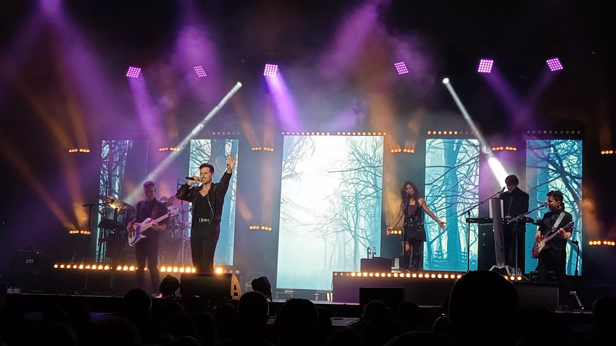 Bustamante llena el recinto ferial en las fiestas de Sariñena. Bustamante llena el recinto ferial en las fiestas de Sariñena.