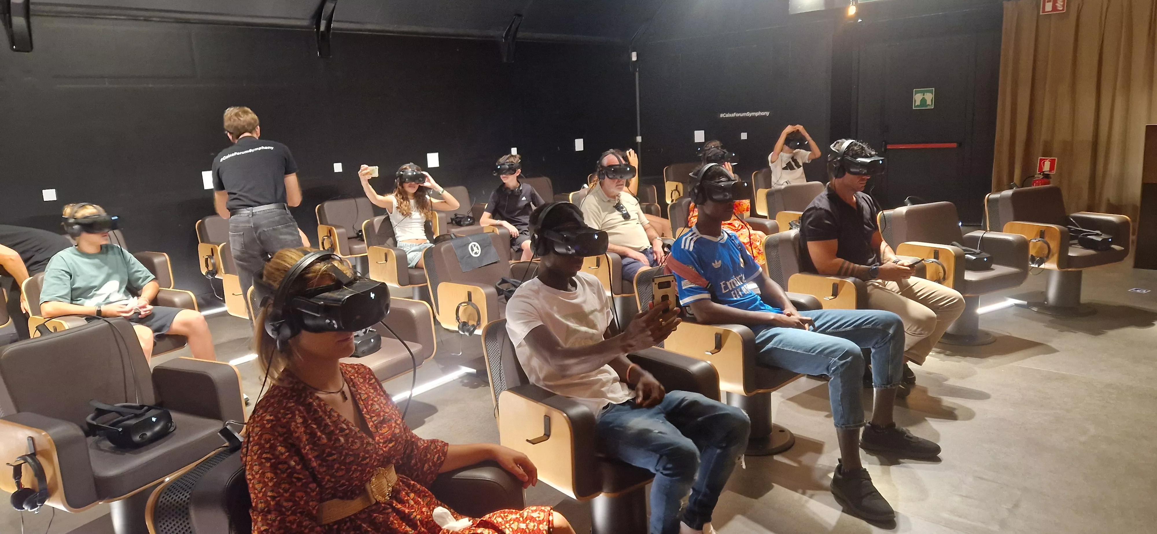 El público, preparado para vivir la experiencia inmersiva. Foto Myriam Martínez