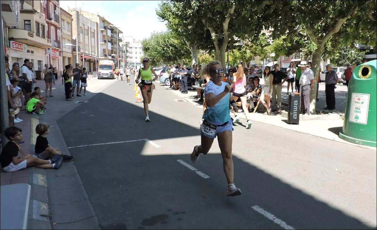 Tamarite 2025. Eva Palacín, de Altorricón, ganando una prima a Mª José Cortés de Tamarite