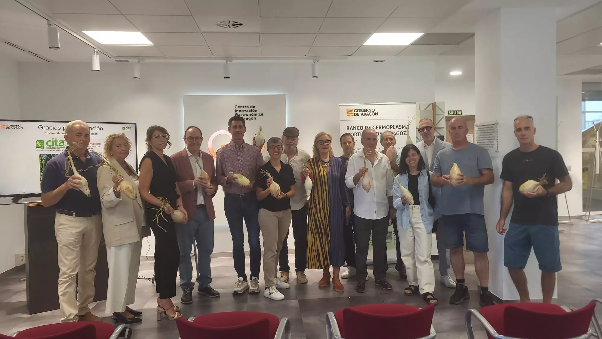 Asistentes a la cata y presentación del cebollón de Torres de Alcanadre