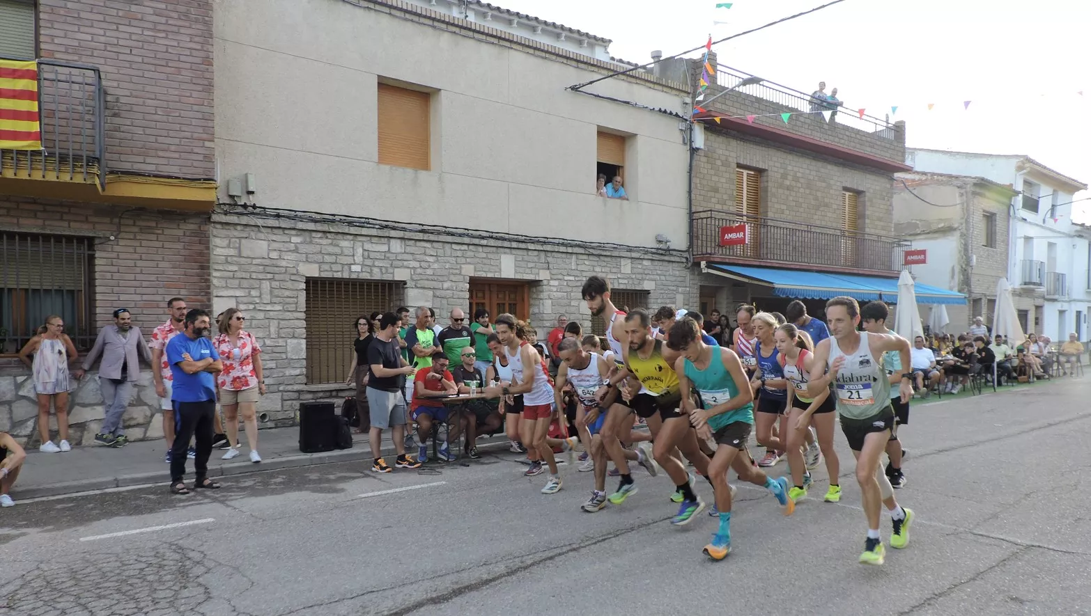 Bujaraloz 2025. El alcalde da la salida de la carrera pedestre