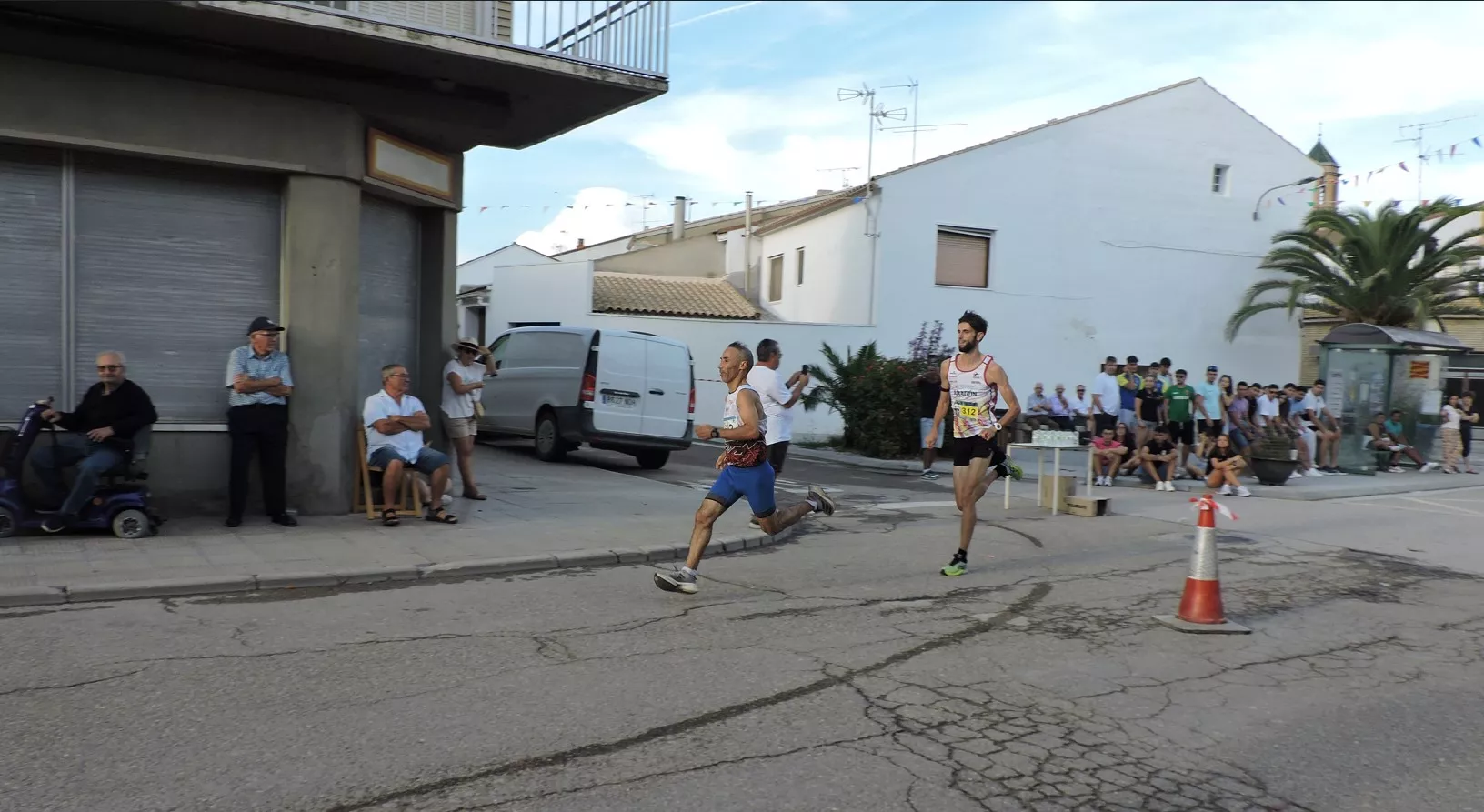 Bujaraloz 2025. Abdeslam El Ouahabi y Daniel Jimeno luchando por la primera prima
