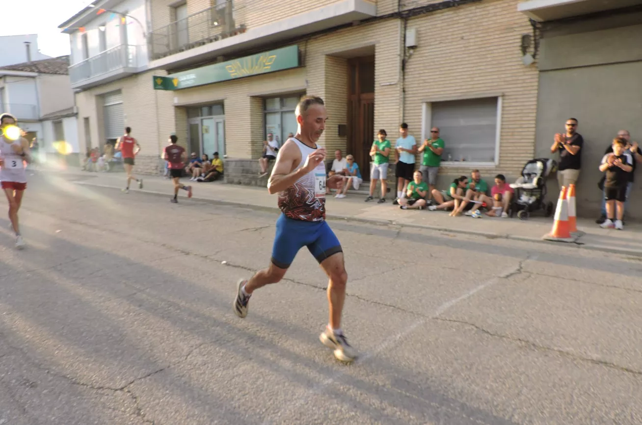 Bujaraloz 2025. Abdeslam El Ouahabi, vencedor de la carrera entrando en meta