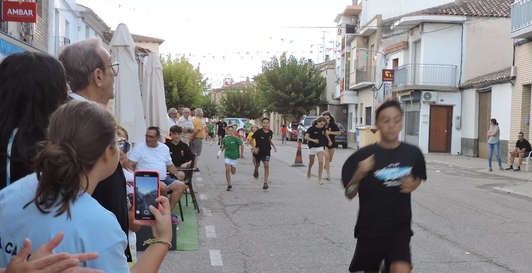 Bujaraloz 2025. Participantes de la prima llegando a meta