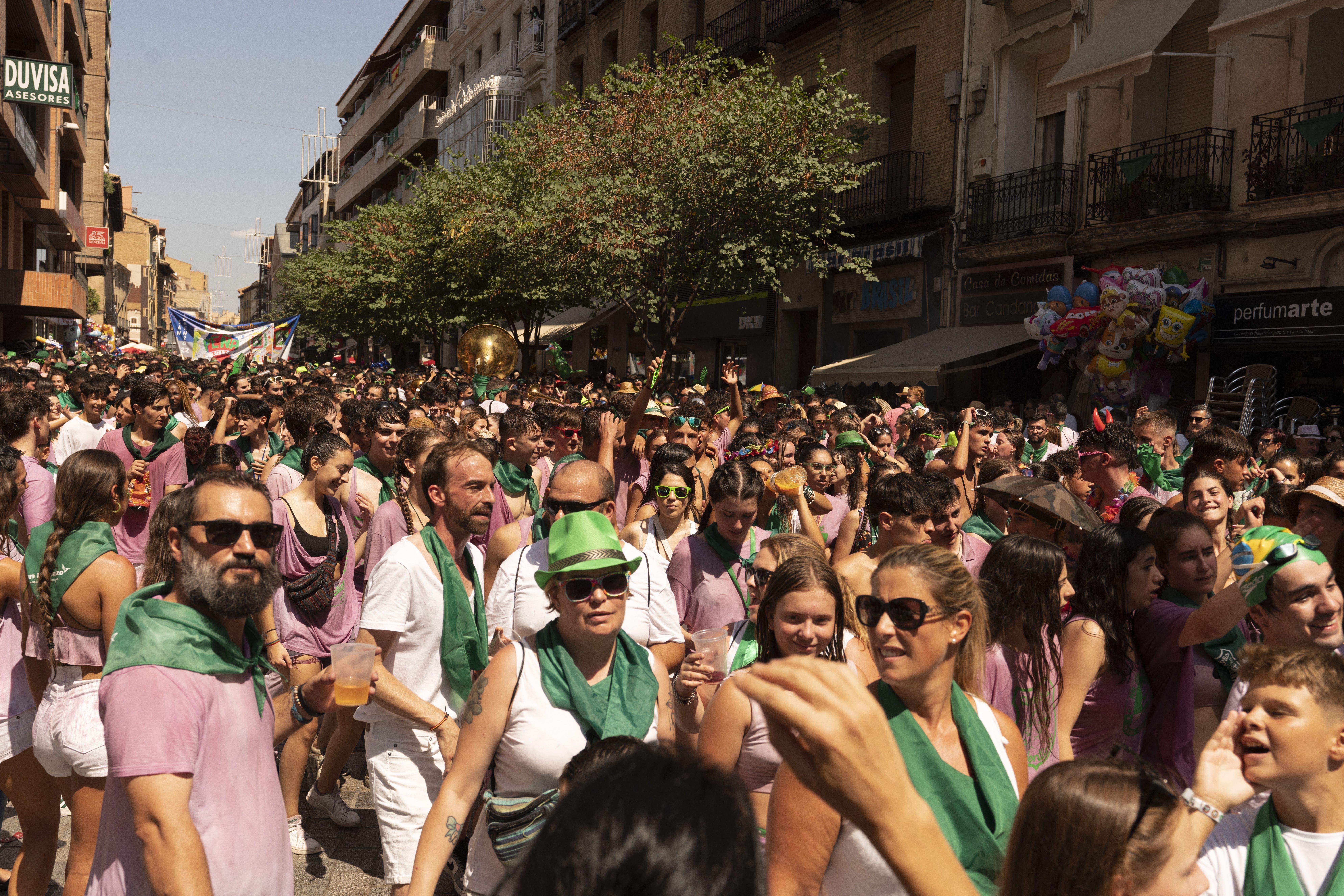   La cabalgata a su paso por el Coso Alto. Foto José Antonio Terrón