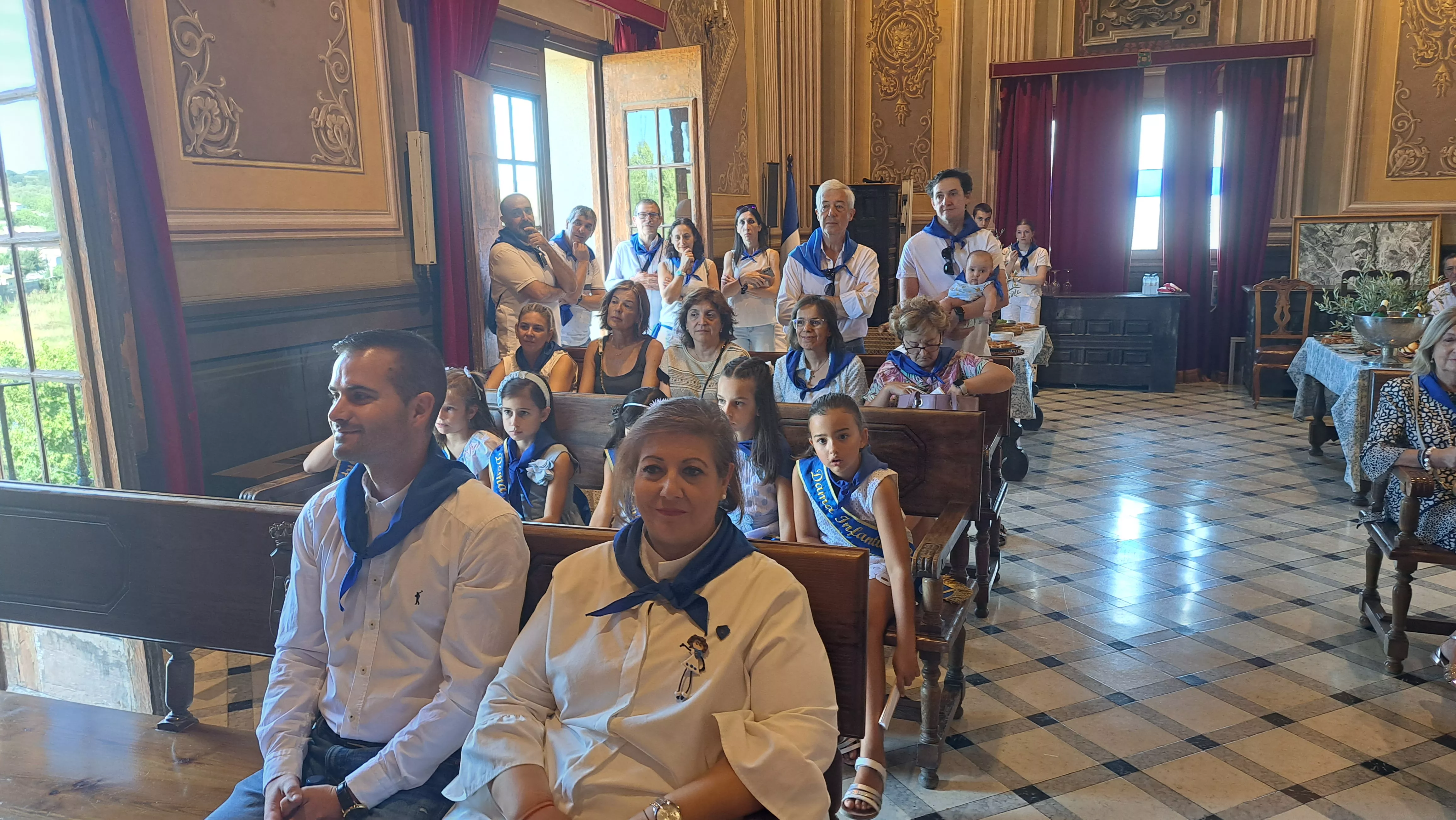 Recepción a 17 barbastrenses que viven en el exterior dentro de las fiestas