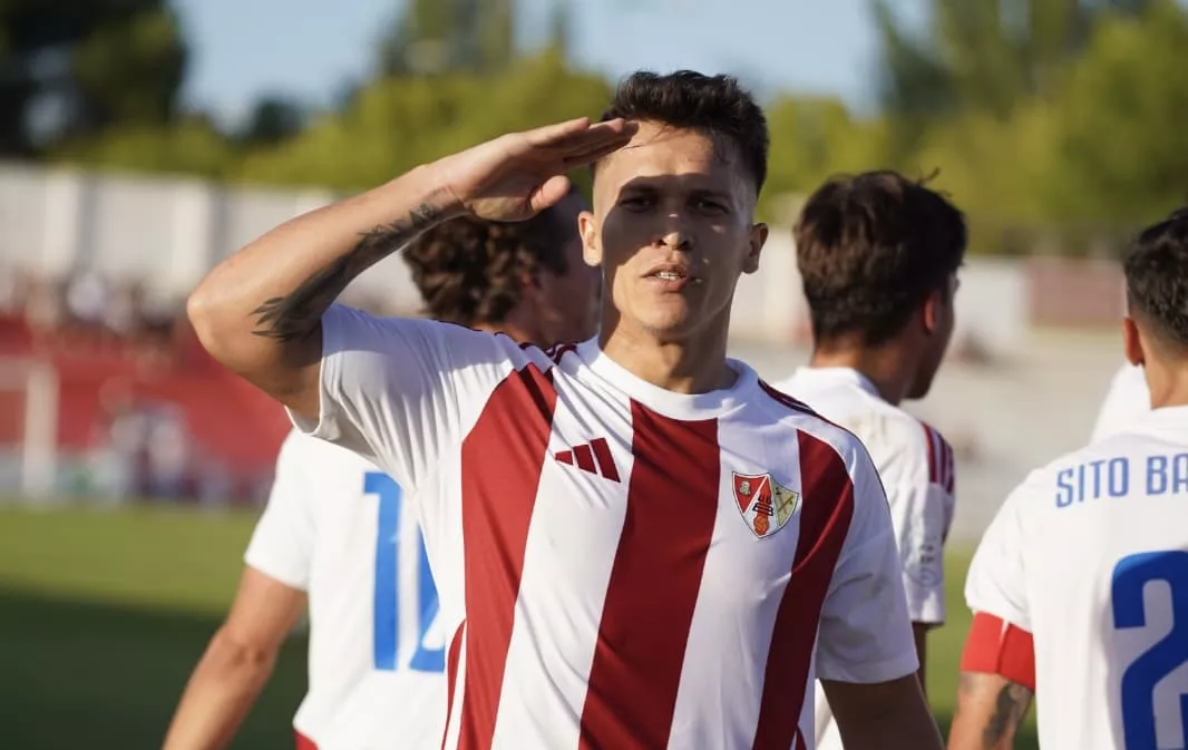 Kun celebra el 1-0 del Barbastro ante el Olot. Foto: @fotomaniafut Dani Vidal
