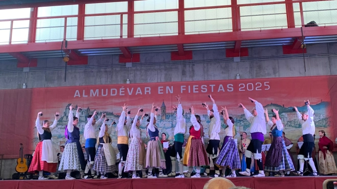 Festival de jotas de la Asociación Folklórica y Cultural d’Almudévar.
