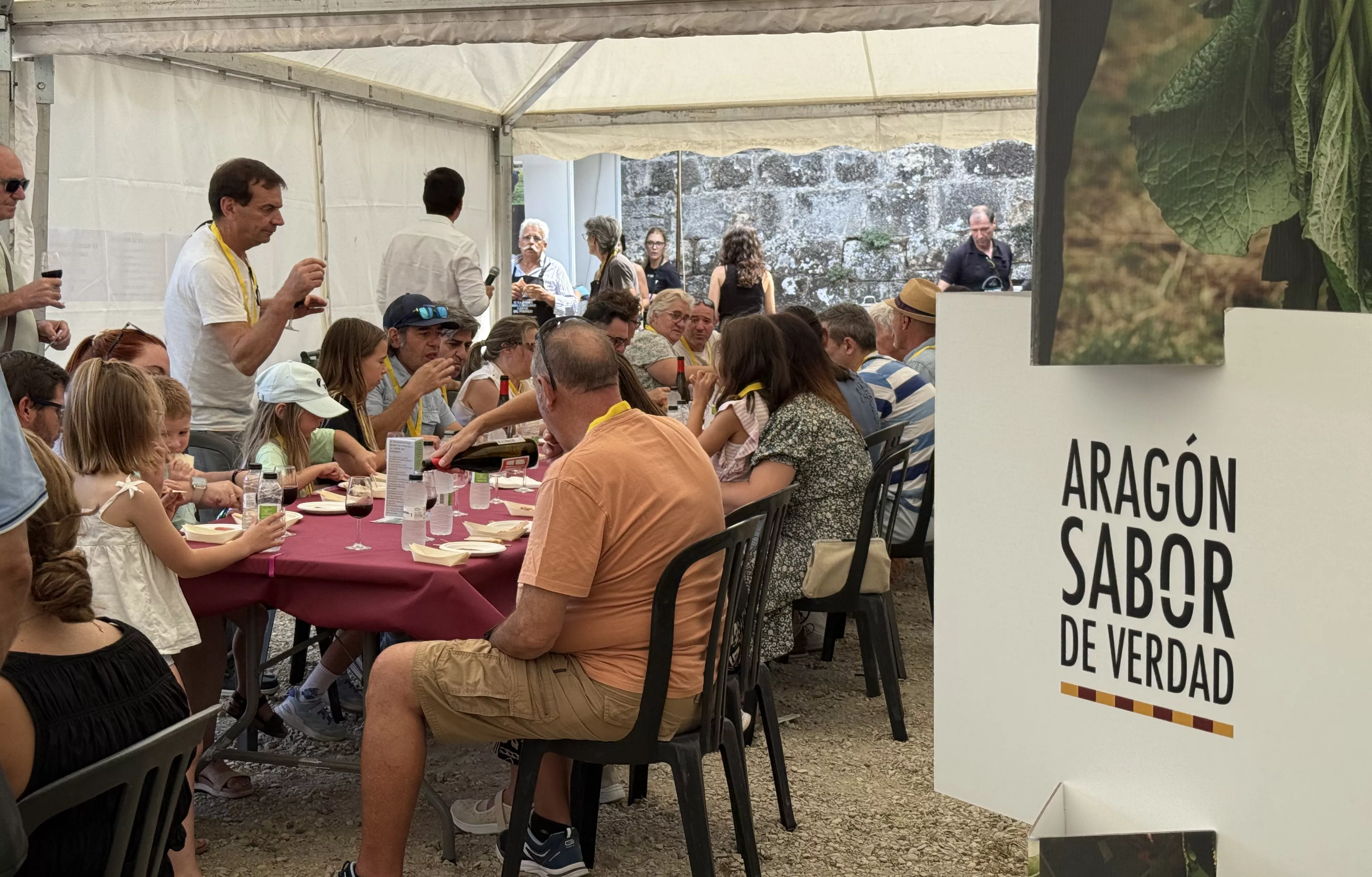 Ambiente en una de las degustaciones de la Expoferia de Sobrarbe.