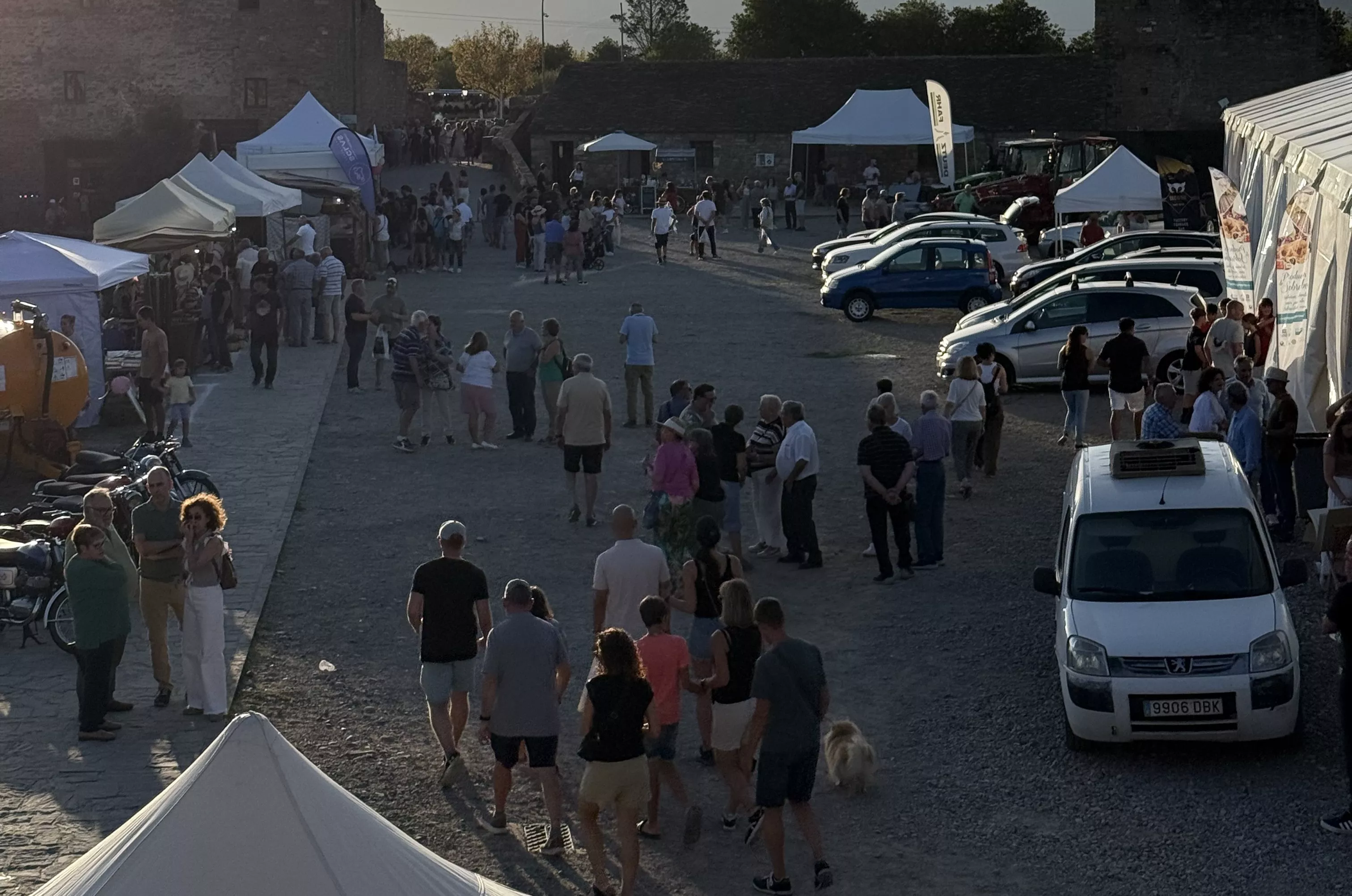 Expoferia en el Castillo de Aínsa.