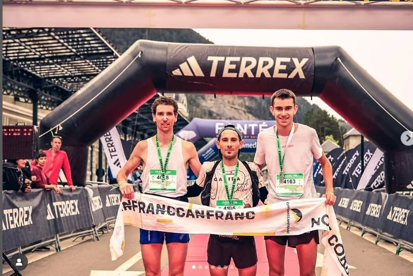 Podio masculino 16K con Álvaro Osanz (derecha), tercero.