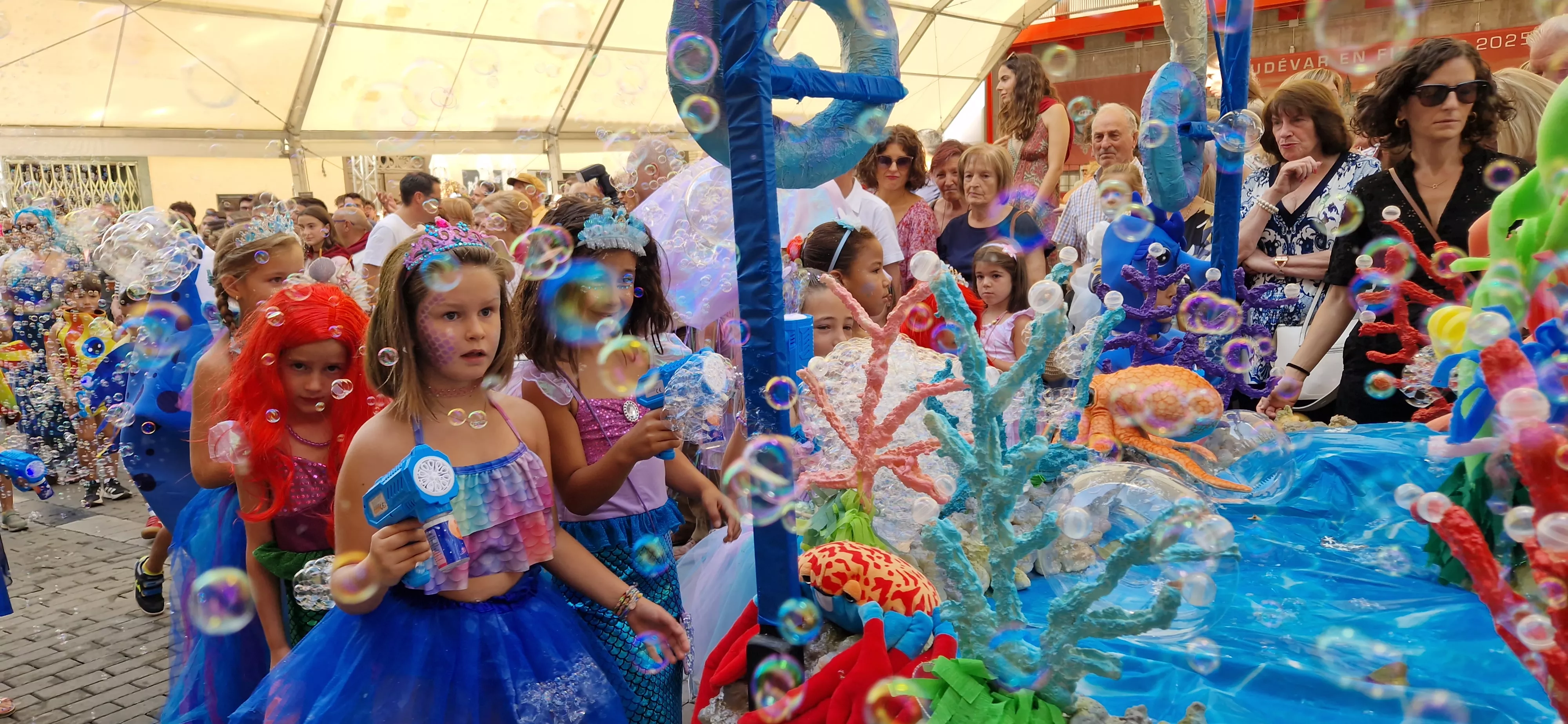 Cabalgata de inicio de las fiestas de Almudévar 2025. Foto Myriam Martínez 
