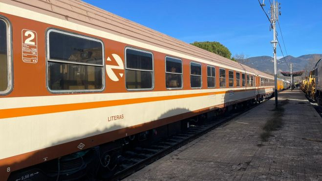 Uno de los coches del Tren Blanco que ha viajado desde Zaragoza a Canfranc. Uno de los coches del Tren Blanco que ha viajado desde Zaragoza a Canfranc.